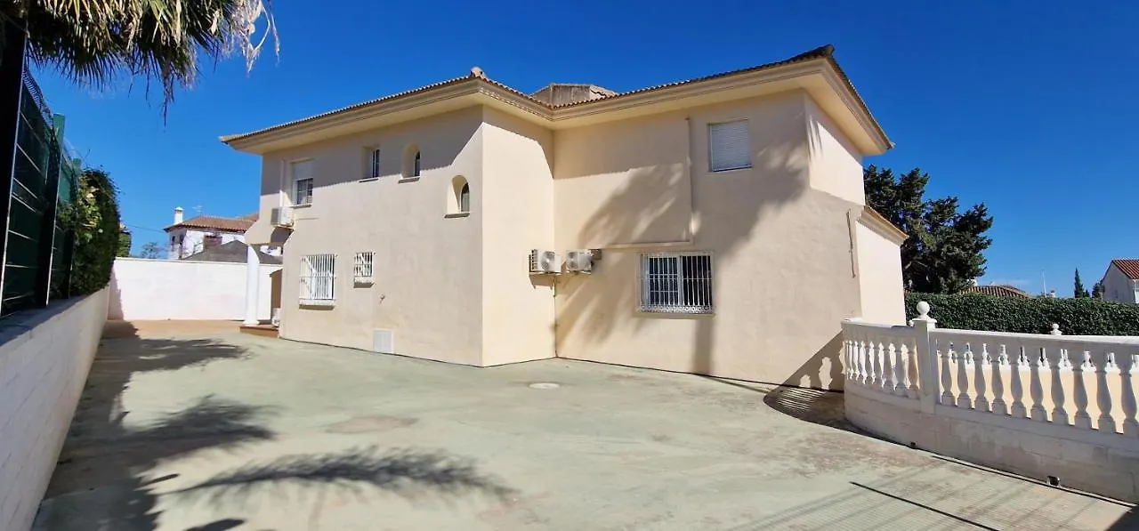 Golden Villa Costa Del Sol - Big Private Pool - Bbq - Good Location Fuengirola